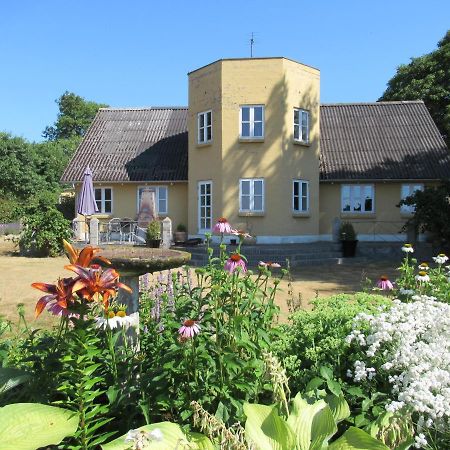 Okker Gokker Garden Hotel Allingabro Ngoại thất bức ảnh